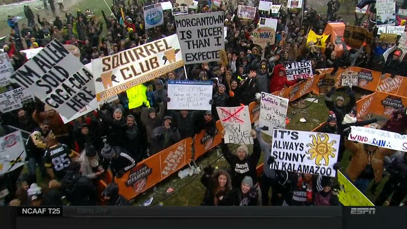 Illustration for article titled Greg Jennings Put The Team On His Back: Kalamazoo College GameDay Sign Roundup